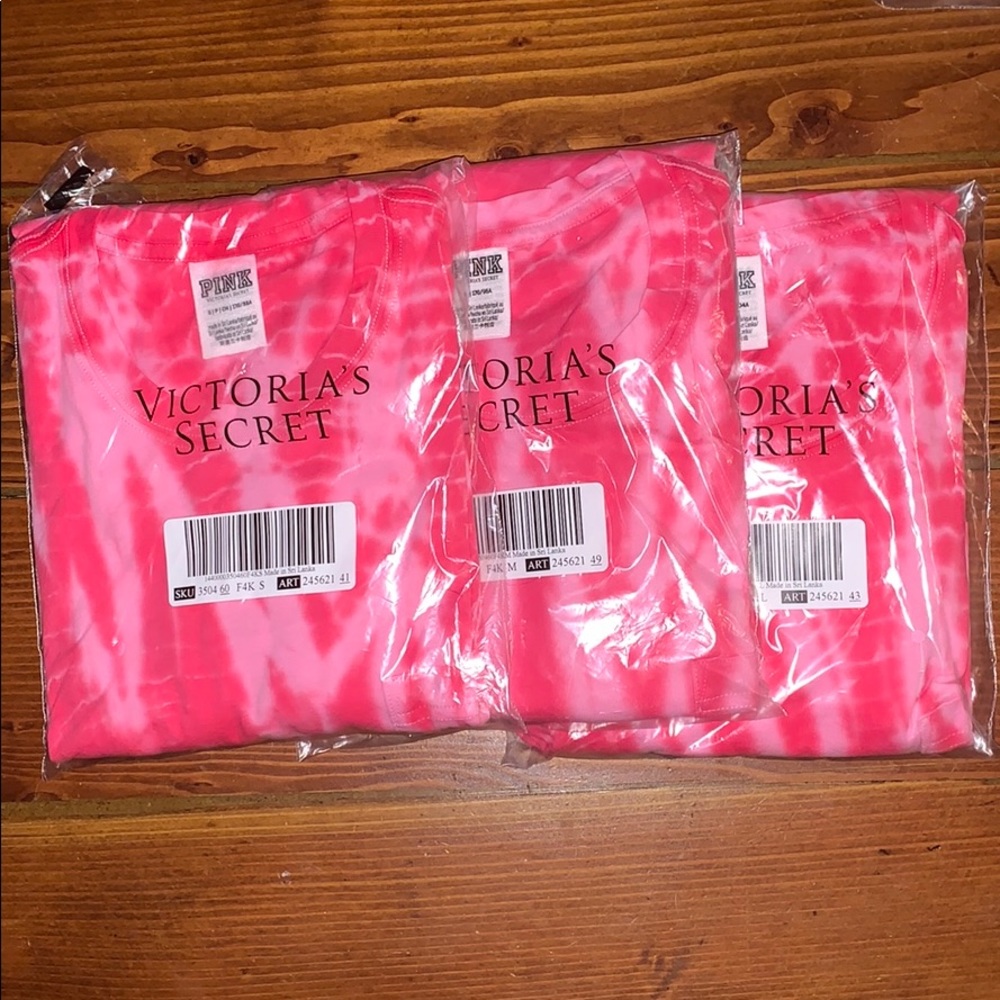 VS PINK CAMPUS TEE—PRICE FIRM - Picture 2 of 3